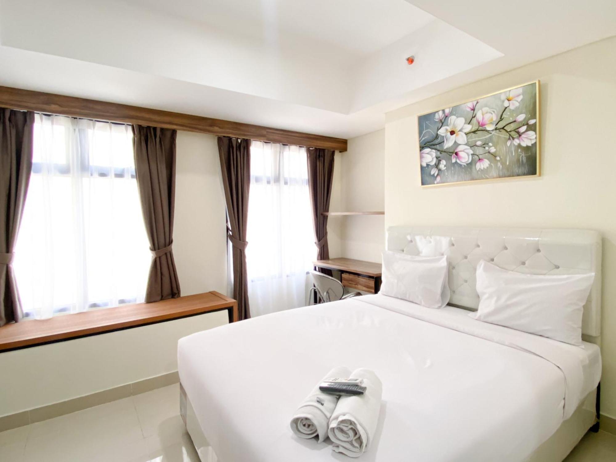 Homey And Cozy Stay Studio Room Pollux Chadstone Apartment By Travelio Cikarang Exterior foto